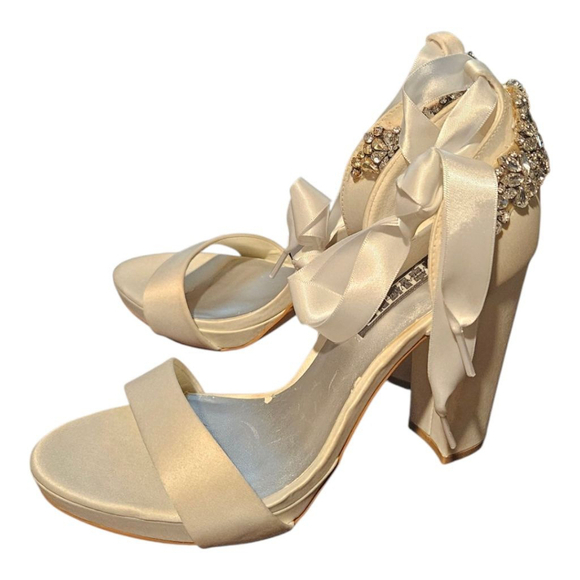 White by Vera Wang Heels Size 7 White - Picture 10 of 13